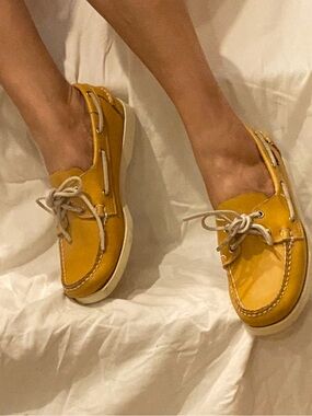 Sebago ‘Portland’ Women's Yellow Boat Shoes with Contrast Laces. Size 9.50